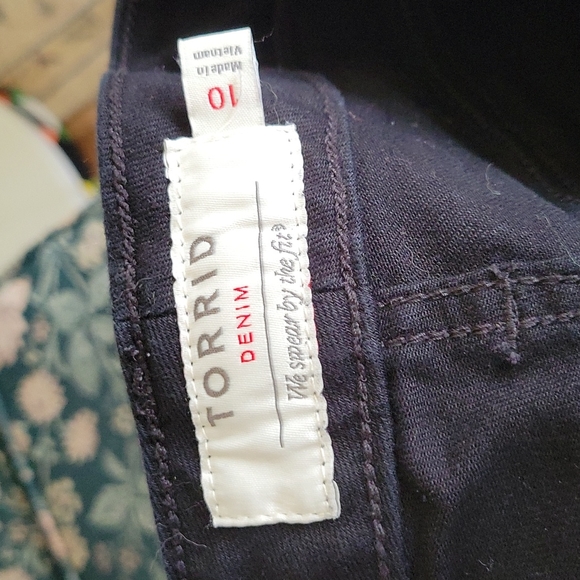 Black Jean Shorts - Picture 3 of 3